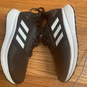 Black & White, cloud foam, a nice shoe and great fit.